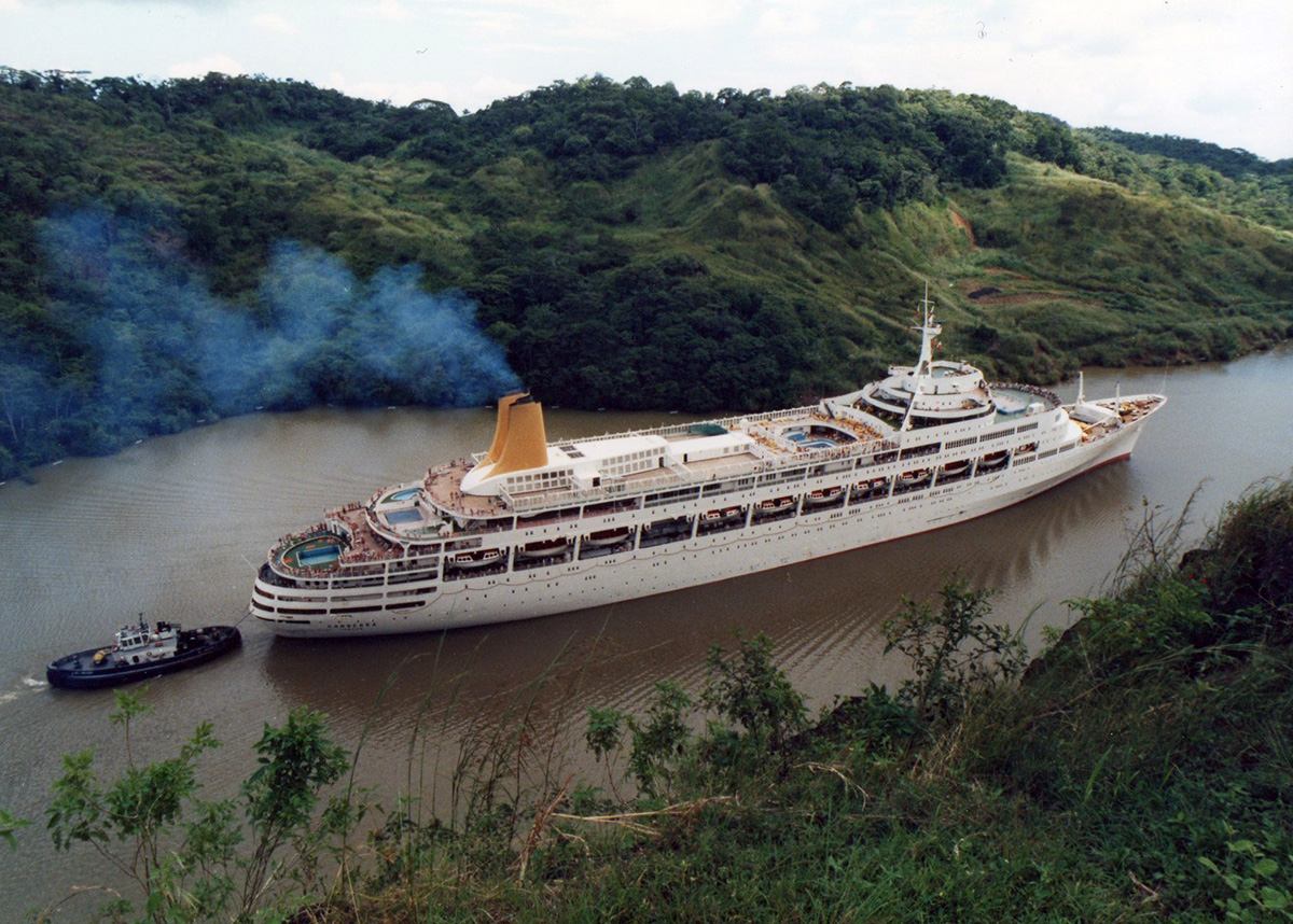 #ssCANBERRA transiting the Panama Canal, somewhere around 1985-1990. #shipsinpics