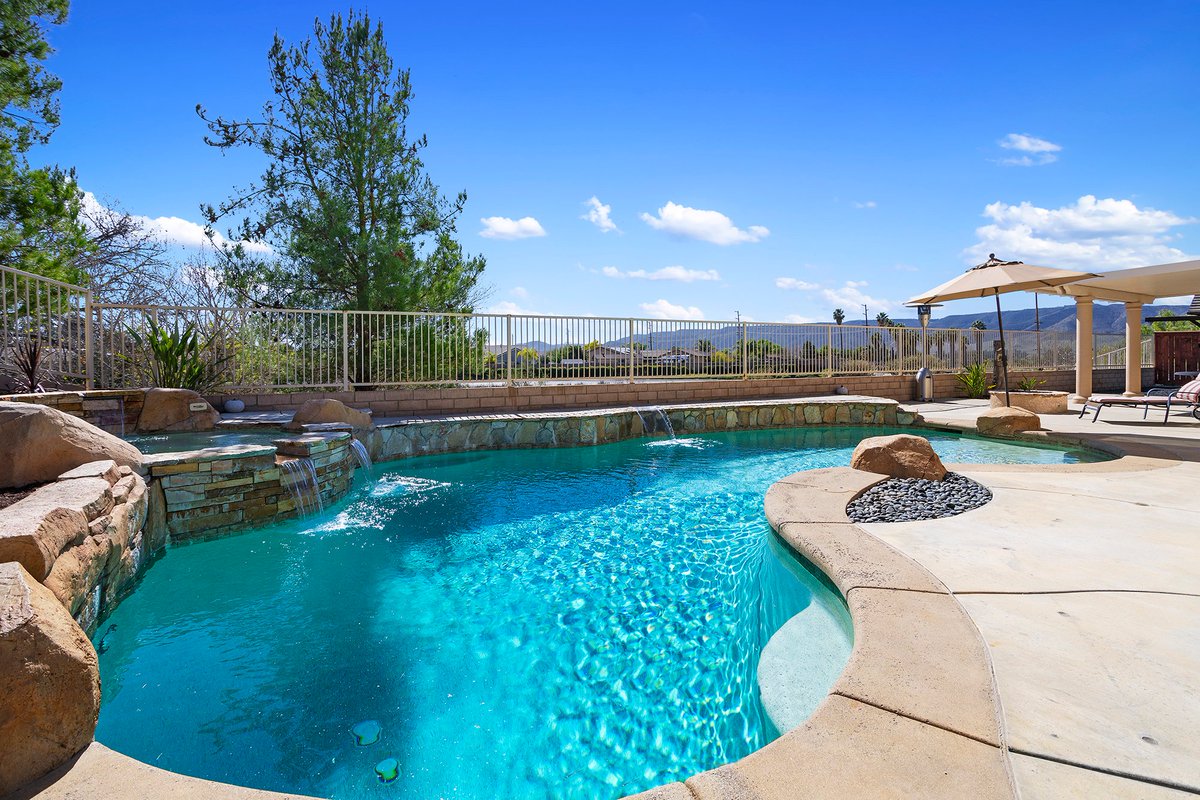 RanconRE's tweet photo. #MURRIETA Just in time for spring an amazing find on Murrieta's west side. Original owner turn-key pool home with spacious 3675 SF floorplan, no rear neighbors and 32 panel seller-owned solar system for big electric savings. Entry opens to large living/din https://t.co/32JPh8yUlZ https://t.co/7ww1hxjCih