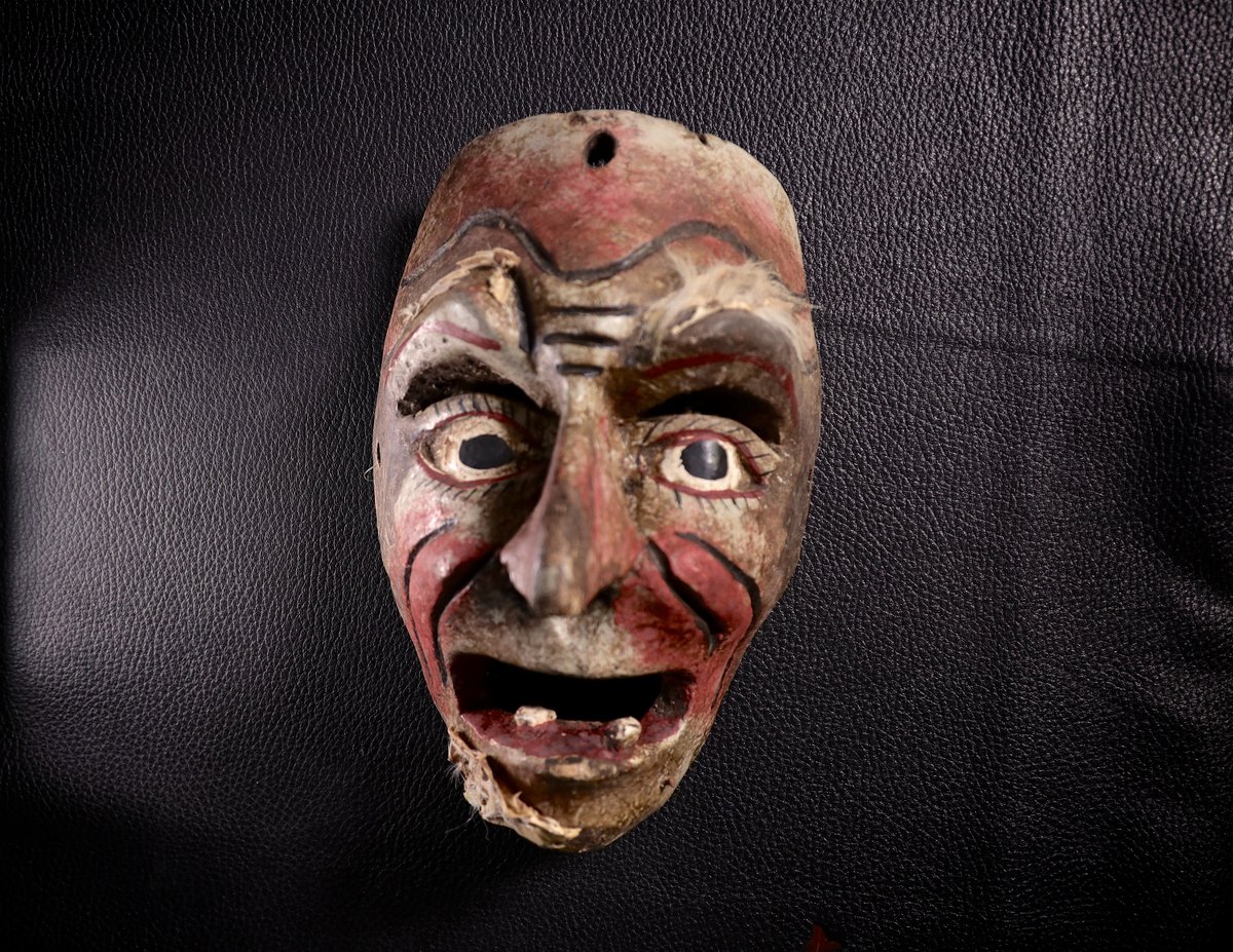 FarRiderWest's tweet photo. Vintage Mexican Carved Wood Mask Day of the Dead #vintagemask https://t.co/wJyWc5EuFD #rusticprimitive #folkart #outsiderart  #mask #devilmask #dayofthedead #woodmask #southwesterndecor #dancemask #mexicanmask #mexicanart https://t.co/XZg5GLWONS 🦋🦜🌵 https://t.co/dn20siCMBn