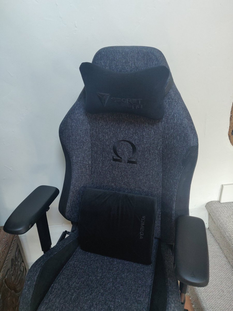 Epicfaze4's tweet photo. My new @secretlabchairs chair is 🔥 #secretlab https://t.co/5YqDbavPB1