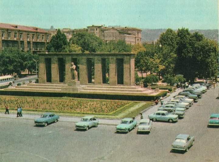 marinemelqonian's tweet photo. 📍Yerevan, 1960's 💚 https://t.co/PgfkEV1OU9