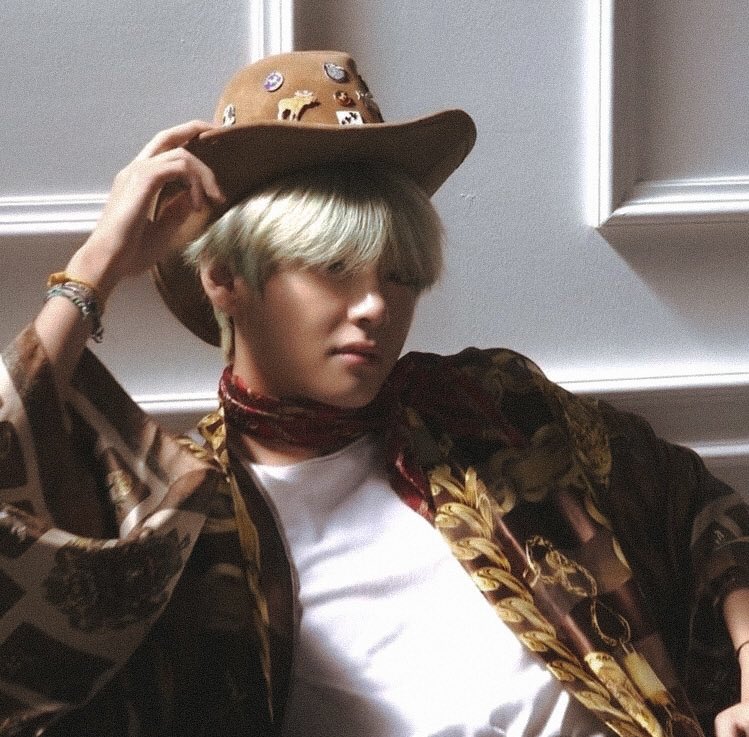 taeteland's tweet photo. taehyung mint hair was really iconic https://t.co/d87IHhzqa3