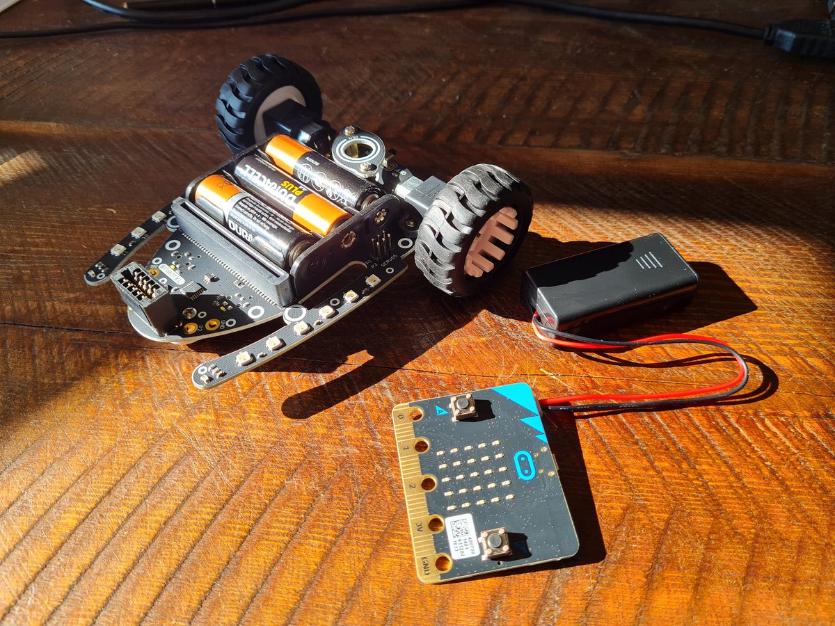 MrsVFosterCS's tweet image. There are some exciting things being planned for computing at @HumphreyPerkins in the near future! 😄🤖🚗
@Lionheart_Trust
#teachingcomputing #microbits #CPD #BitBot
