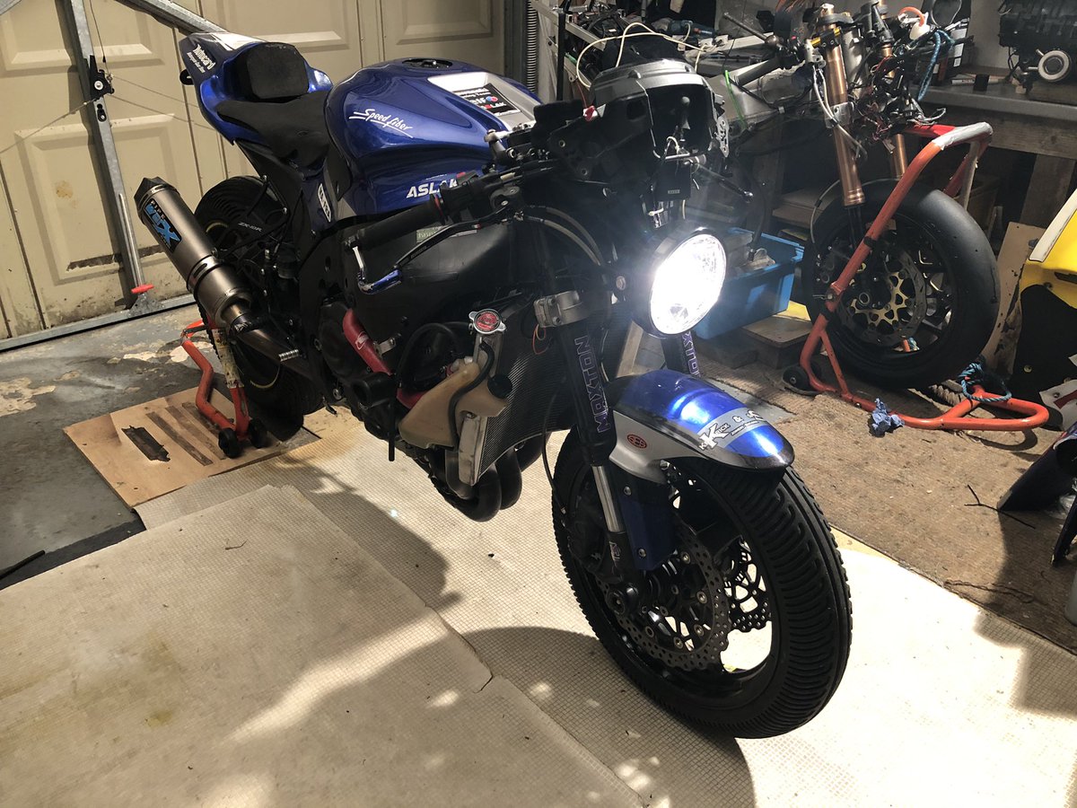 TeamSeventyOne's tweet photo. Running in #StreetFighter style 😜. #zx10r #gettingreadytorace https://t.co/I8ueGoIktY