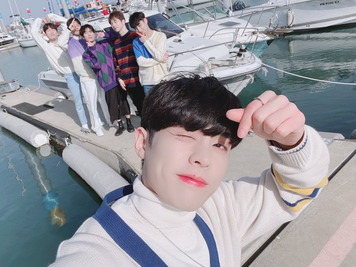 [#용석]

멤버 몰래 뿌리는 더라로 비하인드!
우리 블랙펄!
화이트데이에도 블랙식스랑 만나요💚

#BLACK6IX #BLACKPEARL
#블랙식스 #블랙펄