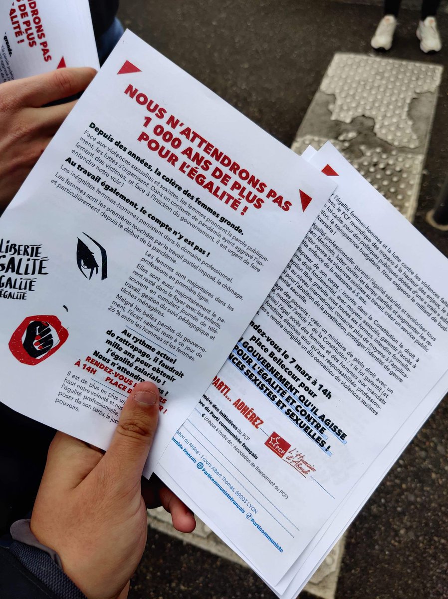 LyonPcf's tweet photo. Le @LyonPcf mobilisé pour la cause féministe !
Le 8 mars, nous serons tou.te.s en grève, en manif, dans la rue pour exiger du gvt qu'il agisse enfin contre les violences et pour l'égalité !
Et maintenant rdv à 14h à Bellecour !
#8mars2021 #féminisme #communisme #PCF #lyonpcf https://t.co/JOgeyZxa71