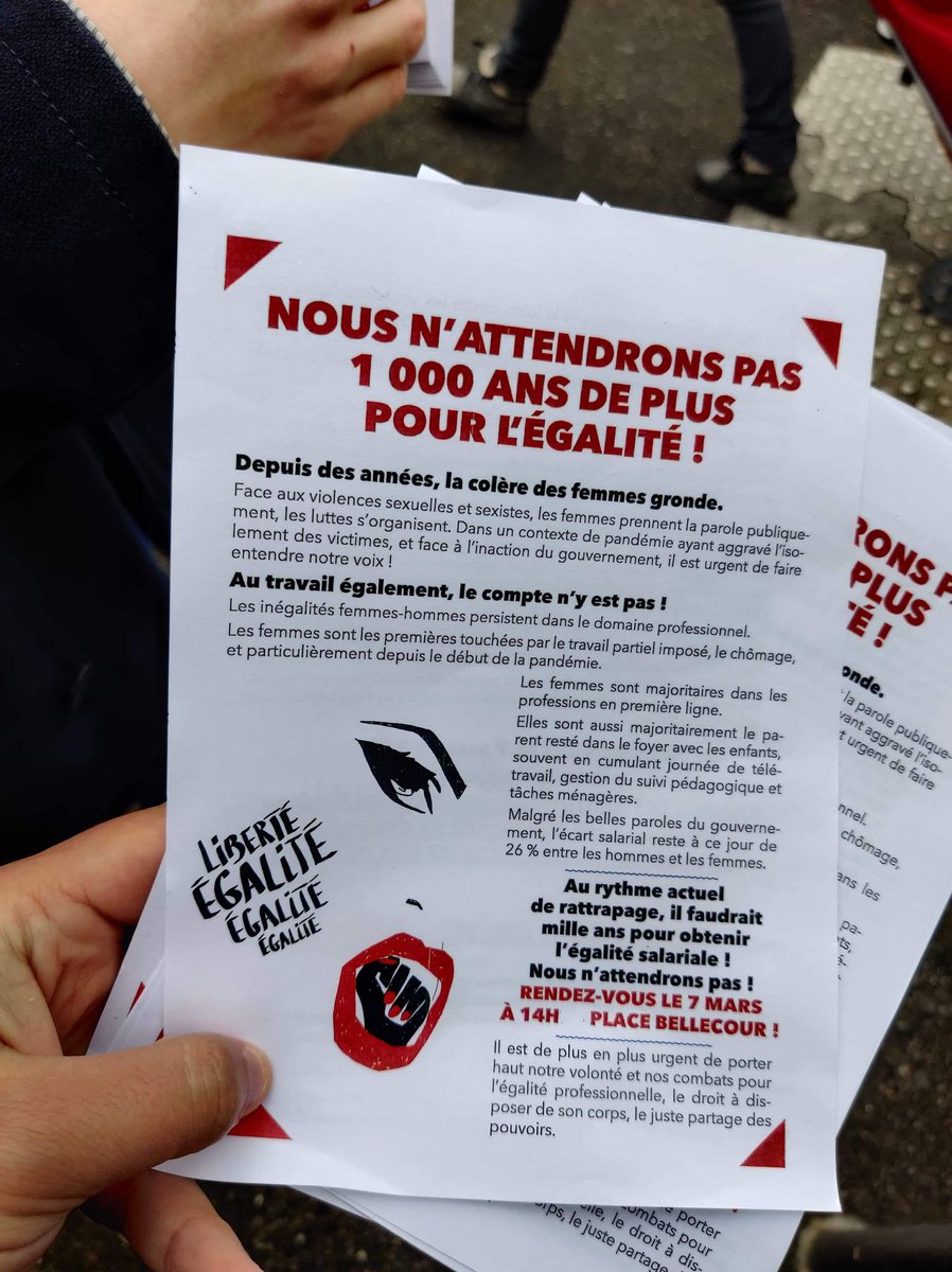LyonPcf's tweet photo. Le @LyonPcf mobilisé pour la cause féministe !
Le 8 mars, nous serons tou.te.s en grève, en manif, dans la rue pour exiger du gvt qu'il agisse enfin contre les violences et pour l'égalité !
Et maintenant rdv à 14h à Bellecour !
#8mars2021 #féminisme #communisme #PCF #lyonpcf https://t.co/JOgeyZxa71