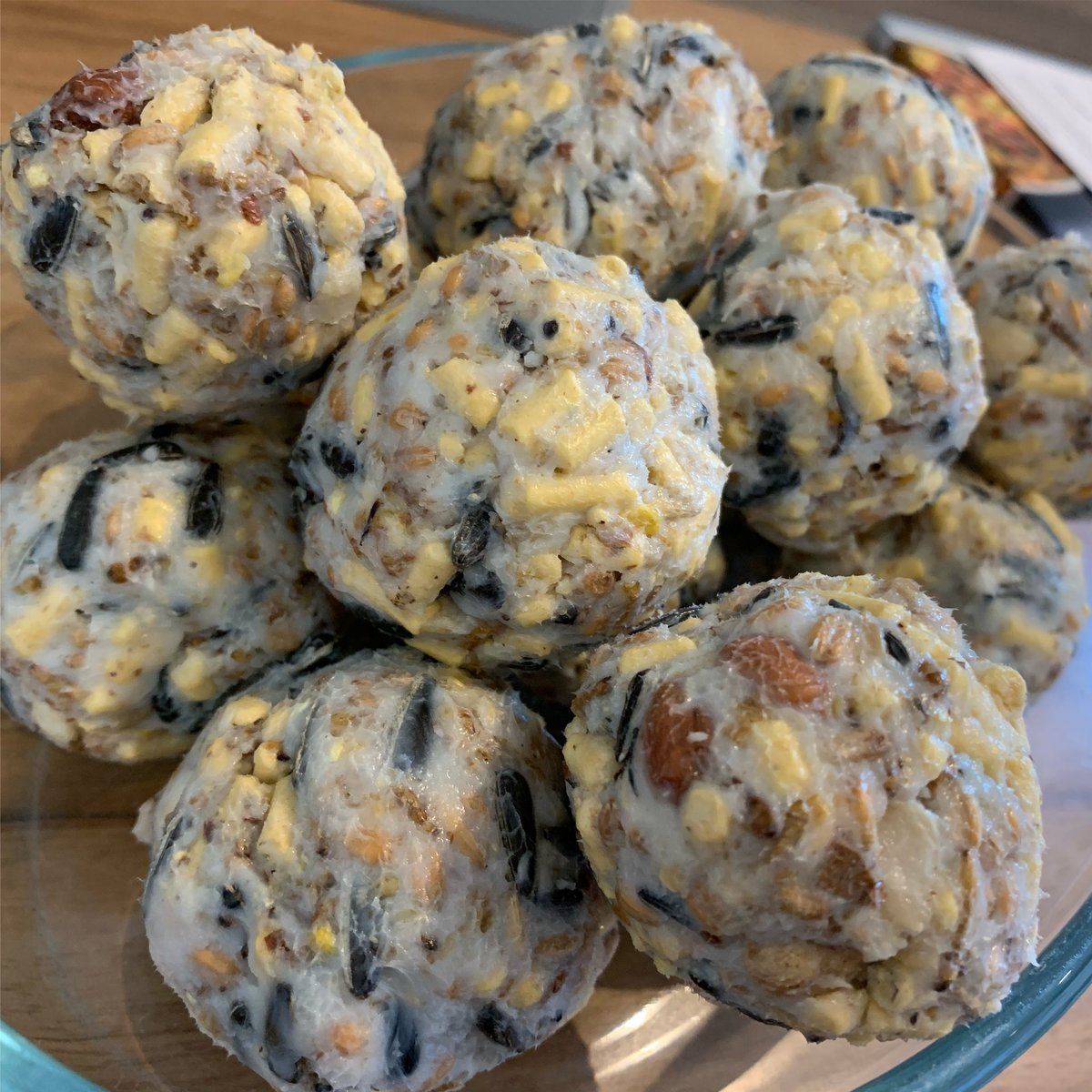 RiallyGoodGrub's tweet image. Made some fat balls for the #birds

It was rather deliciously messy 🤣 They'd better be grateful, there's a feast here for the blue tits! And Boris the pigeon can keep keep his greedy beak away!