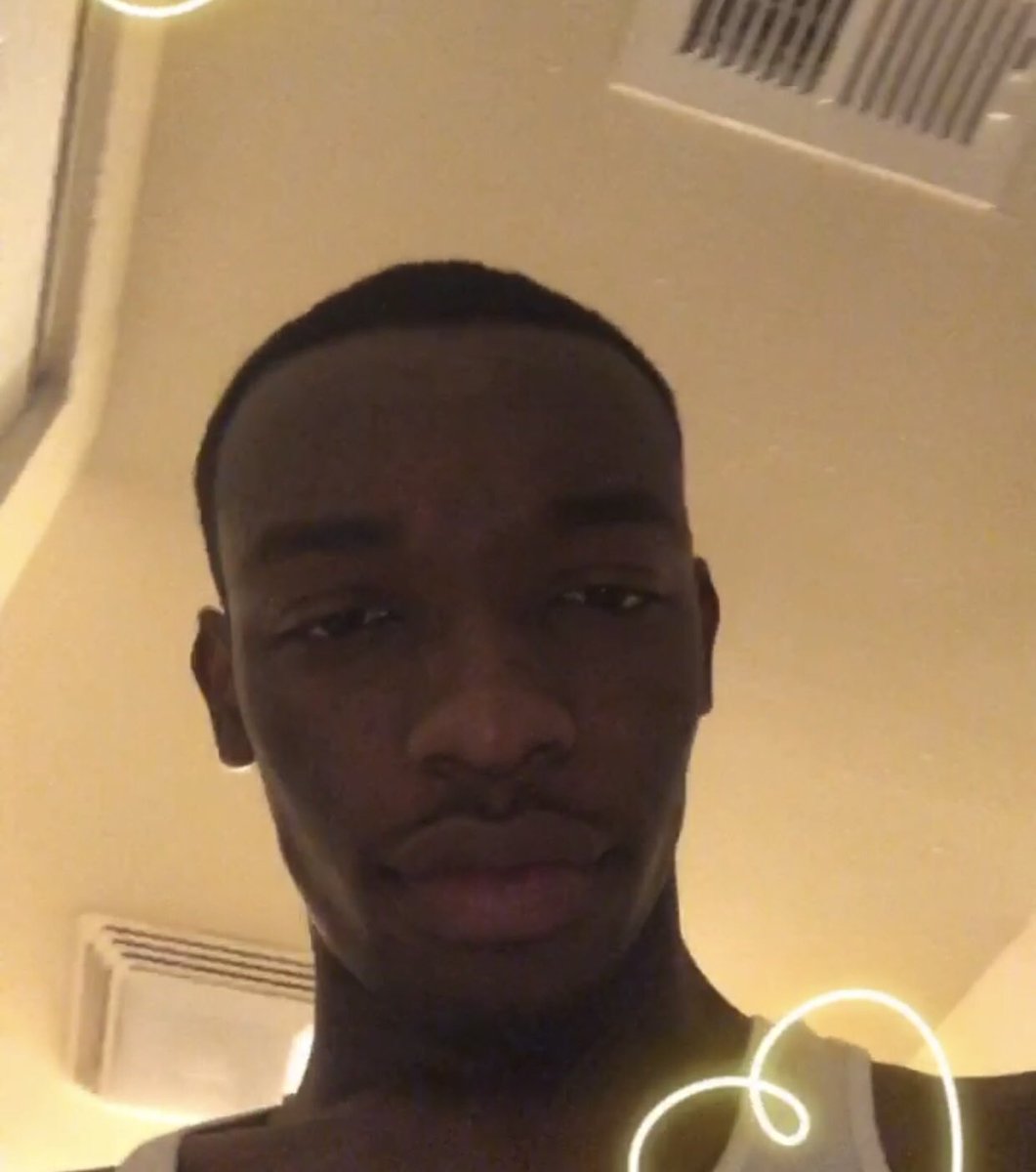 Fradeuh's tweet photo. Le gars ressemble à CJ de San Andreas https://t.co/rixDyJoxcT