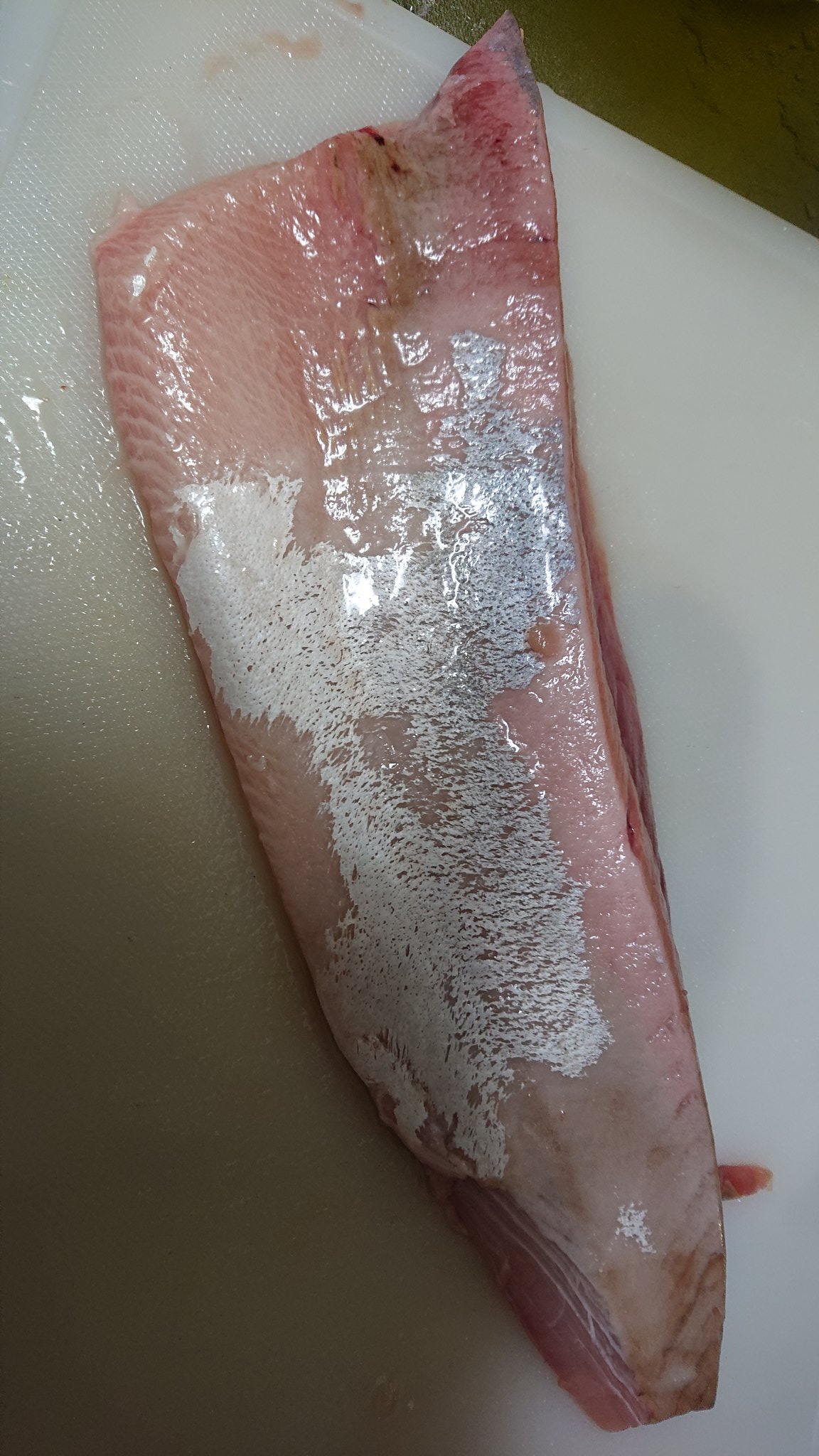 みなきた 南から北 天然ハマチが半額0円よ ただ アニサキスいたから刺身は止めて漬けにして焼こうかな T Co Xqyofaozdw Twitter
