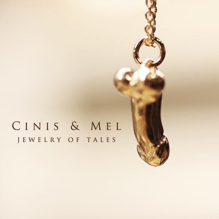 재업해보는 꼬츄 목걸이..✨
장난삼아 만들었는데 반응이 조앗다. 
끝에 박힌 큐빅이 포인트😘