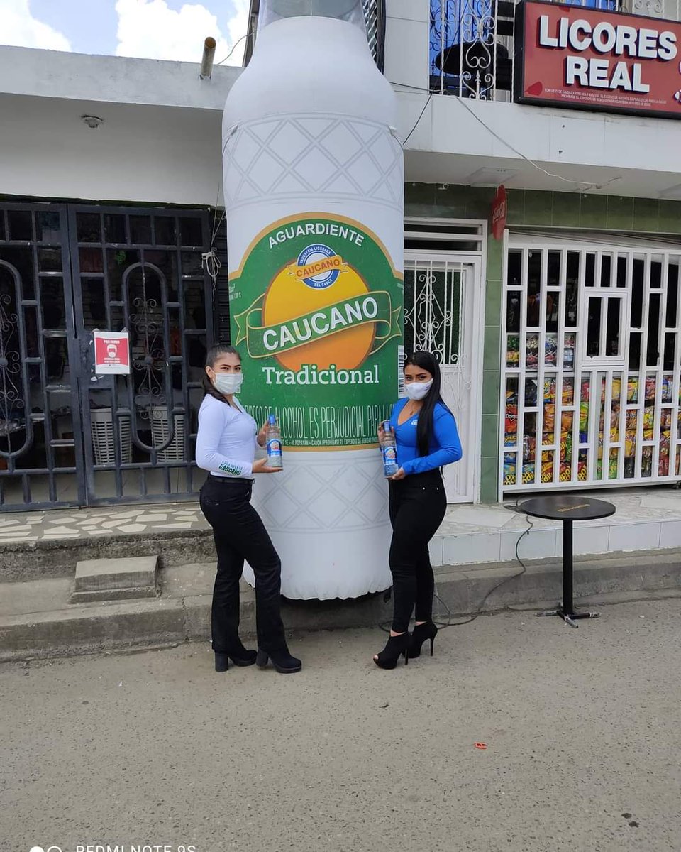 licoreracauca's tweet photo. Estuvimos en la tierra de Yerry Mina, con nuestro delicioso aguardiente 💚✅💙 
Compartiendo con personas maravillosas y entregando obsequios y degustaciones en una región espectacular. #Guachene 💙✅💚 https://t.co/V9qMsBmCUp