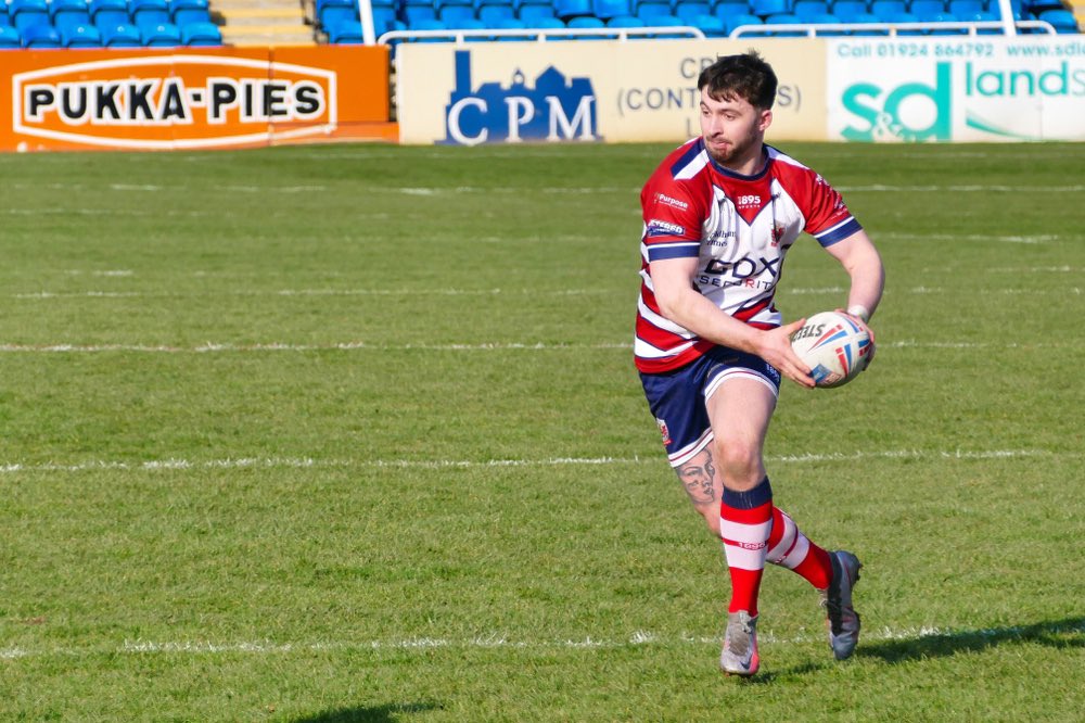 New year, new colours for <a href="/james_barran/">JB</a> 👊

📸 @Roughyeds18 

#OldhamRL2021 #BackToTheFuture