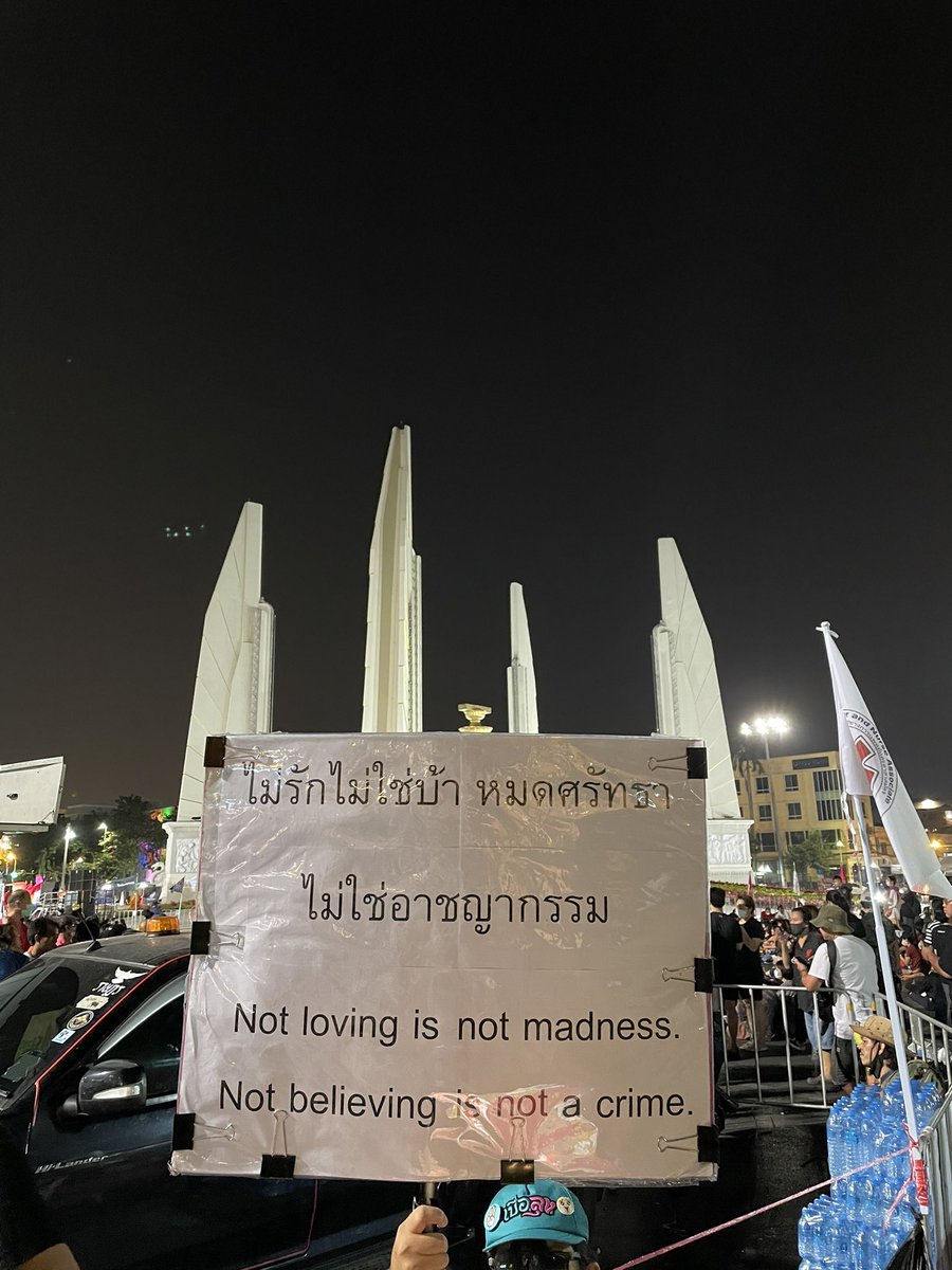khunkloklear's tweet photo. ไม่รักไม่ใช่บ้า หมดศรัทธาไม่ใช่อาชญากรรม #ม็อบ7มีนา https://t.co/Tj54BDu0gR