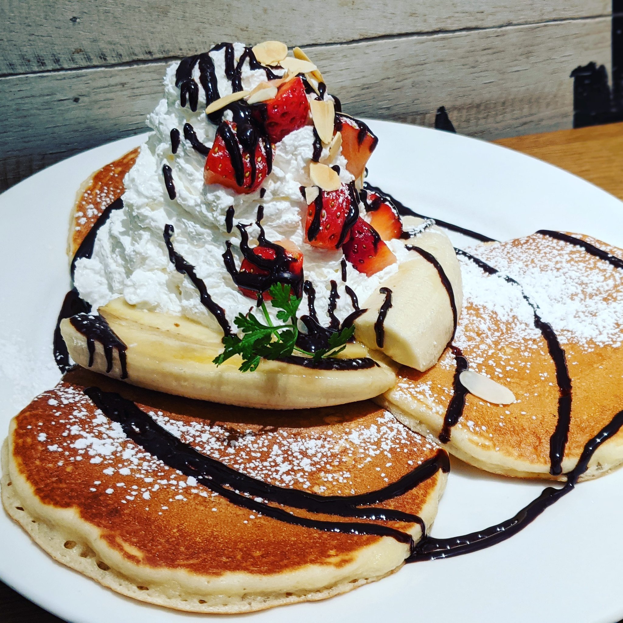 うるうグルメ ハワイアンパンケーキ ストロベリー バナナ ハワイアンパンケーキファクトリー Hawaiian Pancake Factory 新宿駅 パンケーキ ハワイアンパンケーキ ハワイアンパンケーキファクトリー 甘いもの大好き カフェ カフェ活 カフェ