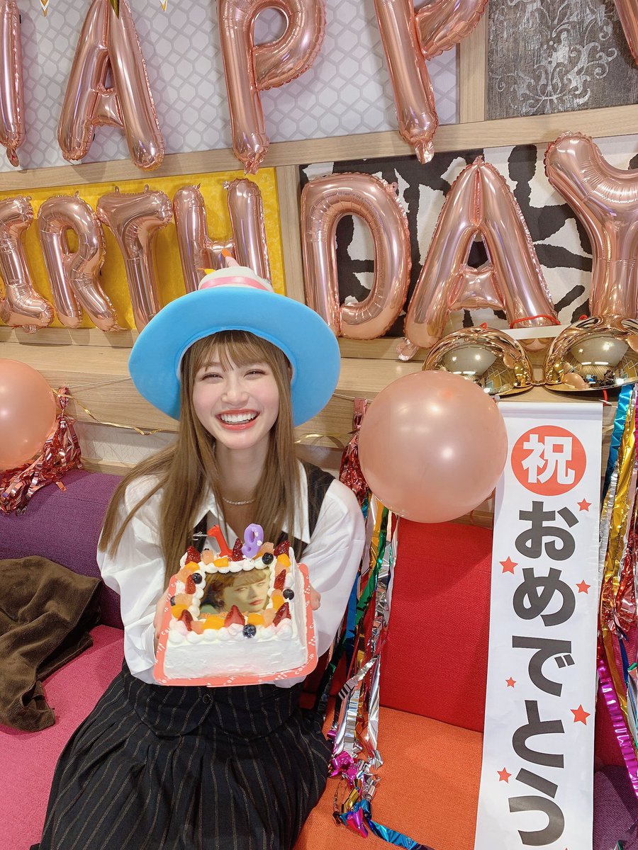 meruru20020306's tweet photo. 🎂🌈✨ https://t.co/2CN9MmywTV