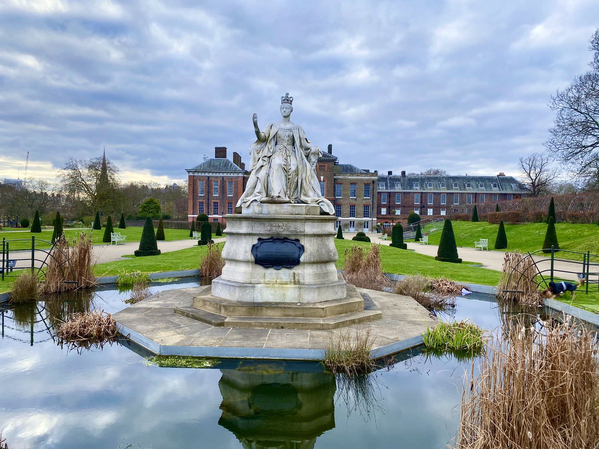 Kensington Palace in all her glory 👑 @myldn @KensingtonRoyal 

#London #LondonWalk #RoyalFamily #LoveLondon