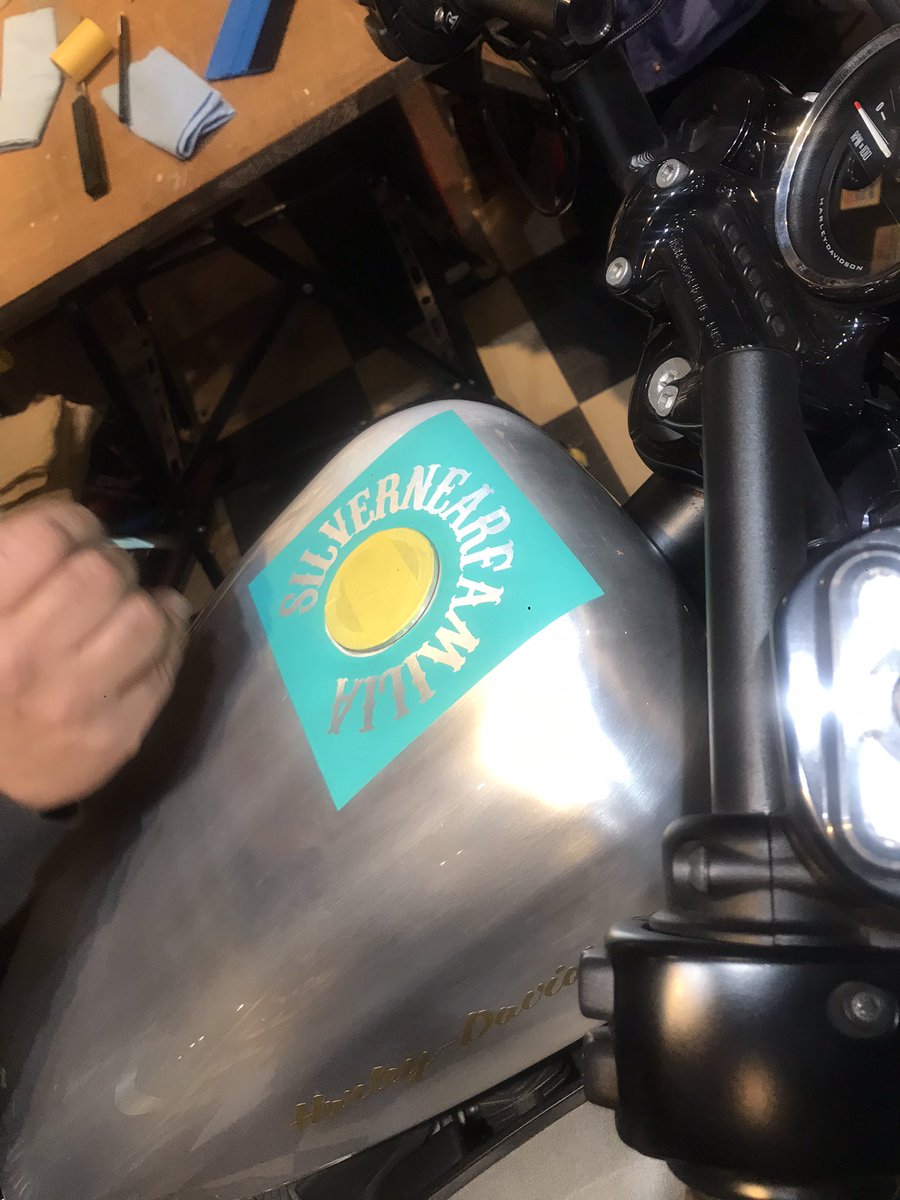 23Filmz's tweet photo. カッパーリーフにスピニング、黒で縁取り仕上げ👌superDOPE😎
どうも、金属素地銀色タンクのバイクを愛する我らシルバニアファミリアです🐰
#silvernearfamilia
#ultimatelow https://t.co/SVmqo1anOy
