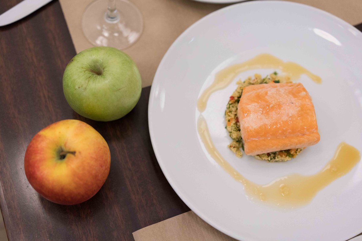 LaMataSevilla's tweet photo. 👉 El arte de cuidar la mesa 👈
🔝 Nuestro estilo en La Mata.
☎️📲 Reservas vía redes con confirmación inmediata.
Nos vemos en 📍#ElMata. https://t.co/sUN6I4T3wH