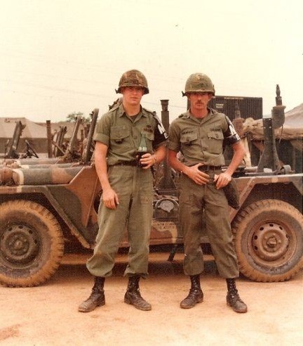 Korean_DMZ_Vets's tweet photo. 1982 - Up on the Z - 2ID Soldiers posing for a photo at Warrior Base.  1982 saw the start of BDU's (Battle Dress Uniform), pickle suits (Olive Drab) became extinct by October 1 1985.  #upontheZ #koreandmzvets #dmzwar #coldwar #2id #warriorbase #imjinscout #1980s https://t.co/haK89sowUX