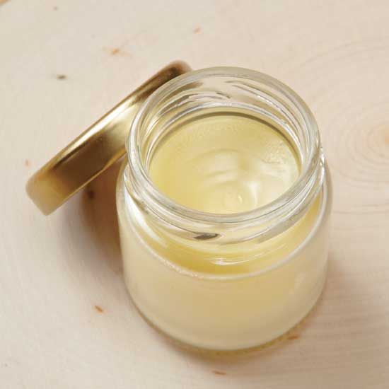 MotherEarthNews's tweet photo. Unlike commercial chest rubs, this homemade beeswax balm can be customized with different essential oils to soothe different ailments. #chestrub #homemade #balm #essentialoils #essentialoil #ailment #MotherEarthNews https://t.co/TRcJ1SsuPW https://t.co/YgGF4G9vFN
