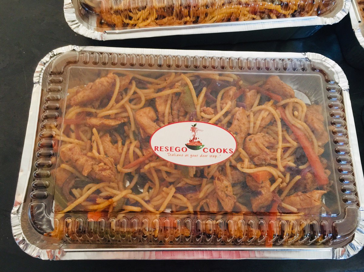 KgosidintsiRese's tweet photo. I made my first delivery today,shout out to my inaugural customers. Le kamoso batho betsho
#ResegoCooks #ItalianoAtYourDoorStep ♥️💚💛 https://t.co/ZjsgKtvfnY