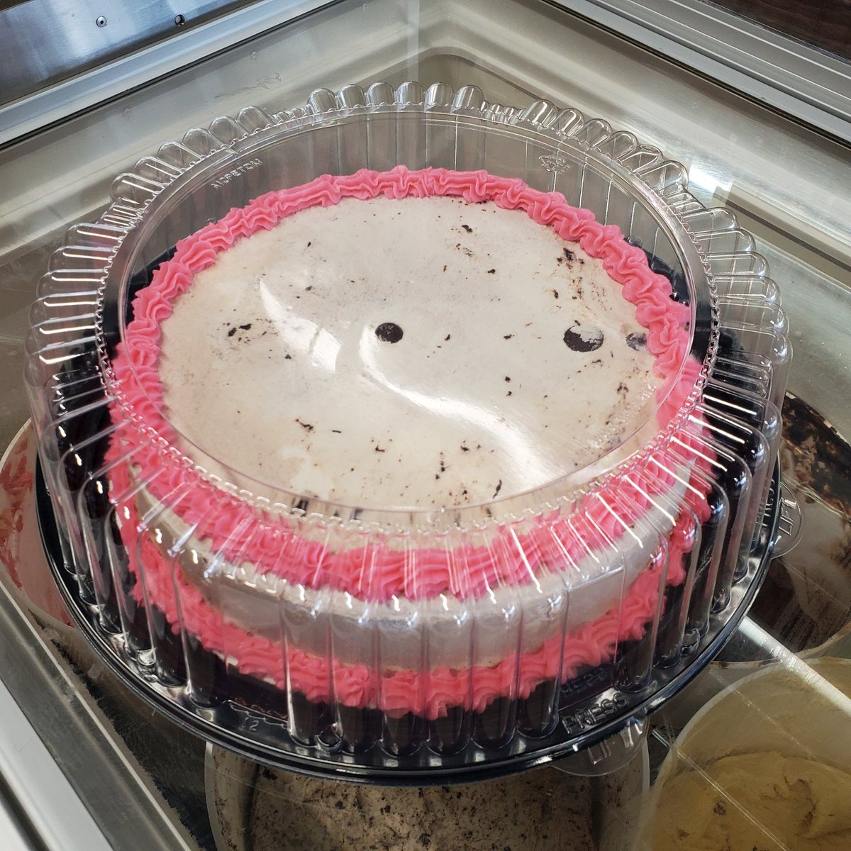 Want a FREE #IceCream #Cake? We're giving away 10. Help us spread the word that we now make Ice cream cakes by liking &amp; RT We make custom #IceCreamCakes at all 4 of our locations in any Kawartha Dairy Flavour you want!! #Enniskillen #Bowmanville #PortPerry #Oshawa