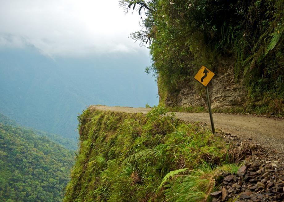 Gudmund_car's tweet photo. Drop your PNG cuz I'm taking us to Death Road Road!
#parodyaccount #carstwitter #parodytwitter https://t.co/P9toU7MViS