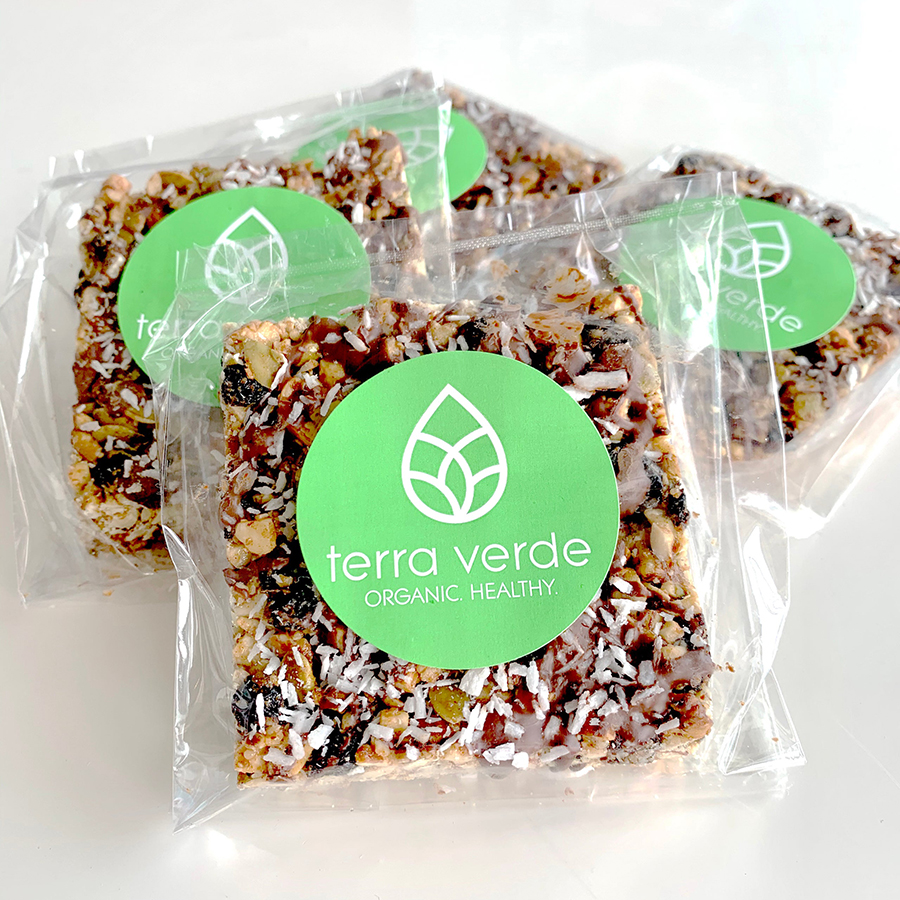 Heading out on the trail today? Make sure you're bringing enough water and healthy snacks. 😉 See you out there. 

Terra Bar (almonds, cashews, pecans, pumpkin seeds, currants, hemp seeds, agave, maple syrup, vanilla, ginger, nutmeg, cinnamon, Himalayan salt)