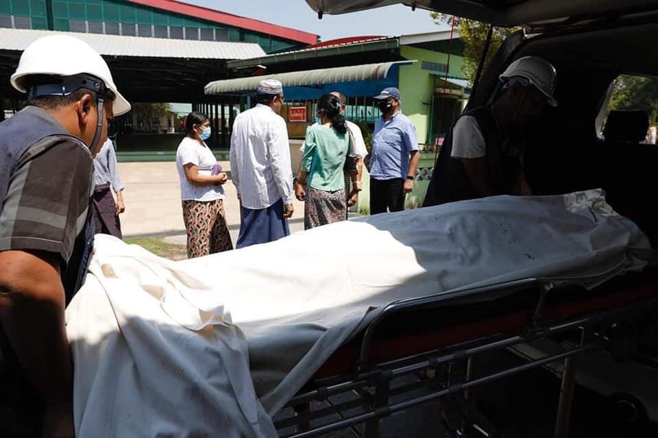 KalayPont's tweet photo. Strong condemning on brutal assault and assasination of our Muslim friend U Khin Maung Latt. 
We Buddhists stand together with each and every other religious friends and fight together for our country's Democracy 

#HearTheVoiceOfMyanmar 
#WhatsHappeningInMyanmar https://t.co/wk0zHGCEf9