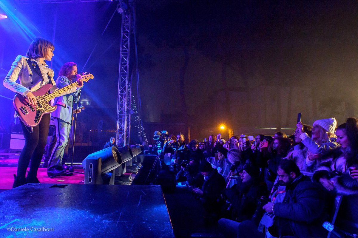 TweetRiccione's tweet photo. Al #festivaldisanremo2021 vincono i @thisismaneskin ๐ธ๐น Giร trionfatori di applausi sul palco di #Riccione con #DeejayOnIceโ๏ธ https://t.co/wzdbmaOlz0
