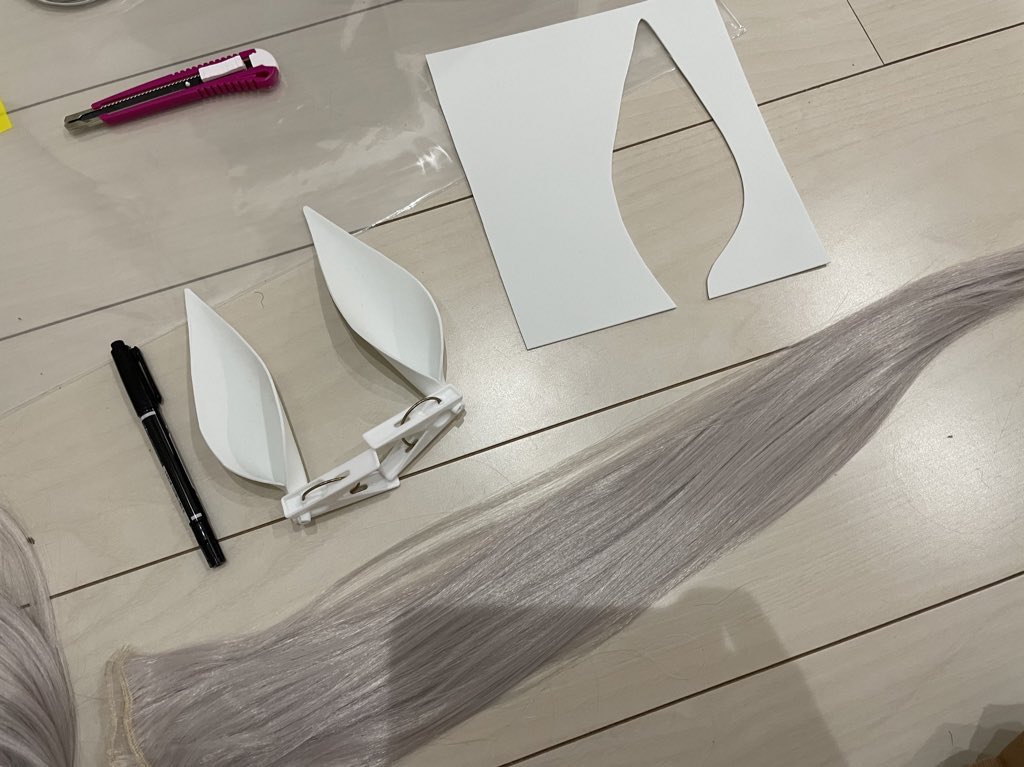 Uzivatel ナカノベ Next Na Twitteru エヴァボードを切って耳をつくります 根本は三つおりにするのがたぶんコツです ウィッグからひっこぬいた毛はドライヤーで真っ直ぐにしておきます ベーコンが物理で推してく製作タグ ゴールドシップ ウマ娘 コスプレ 耳