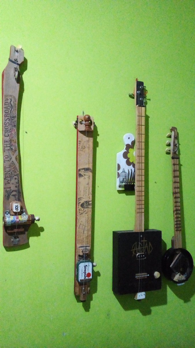 Bikin konten koleksi DIY Cigar Box Guitar dan Diddley Bow kyknya asik. Tapi kl mainin ndiri nanti malumaluin. Butuh bluesman yg nyobain.