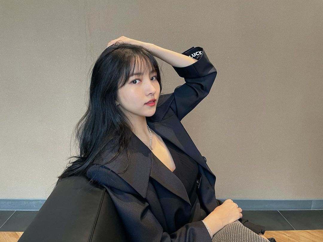 Gfriendology's tweet photo. MINORITY STANS WHO LOVES SOWON WITH BANGS STAND UP!!! WERE WINNING 🗣 https://t.co/qDZOpSPrtG