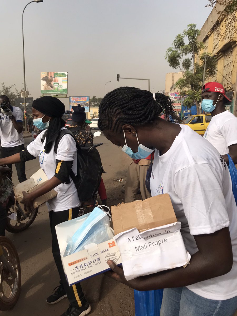 TraorAminatou1's tweet photo. J’ai été ravie de prendre part à l’activité du mouvement Mali propre de @FatoumataBoubou 
Félicitations pour cette belle initiative 👏 https://t.co/VeP3nam5QM