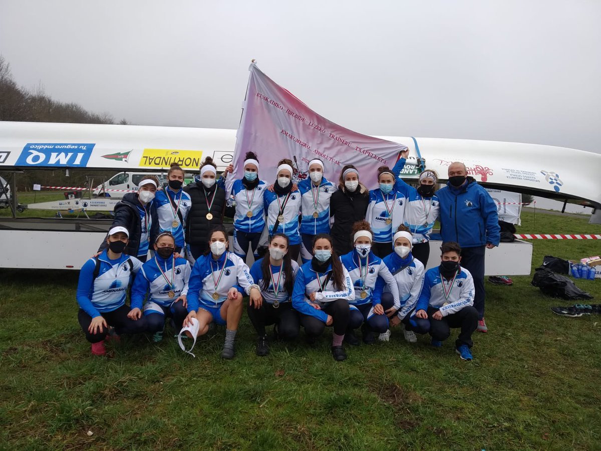 ¡Campeones y campeonas de Euskadi de larga distancia! Zorionak <a href="/ArraunZierbena/">Zierbena Arraun</a> y <a href="/donostiarragara/">Donostiarra Arraun Elkartea</a>! 🥳👏🏻👏🏻