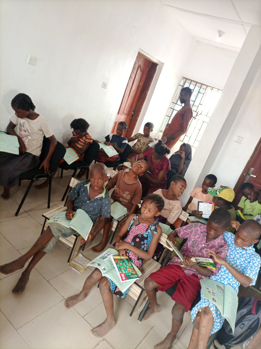 IlerioluwaRhoda's tweet photo. How did ur weekend go?
Mine was an interesting one. I call it #MakeImpacts weekend. I volunteered at Talent Mine Academy, Ota. Where we teach children from marginalized communities because we believe quality education is for every child.
Thank u @aramideakinti_ for d opportunity https://t.co/Azg7BiA7SR