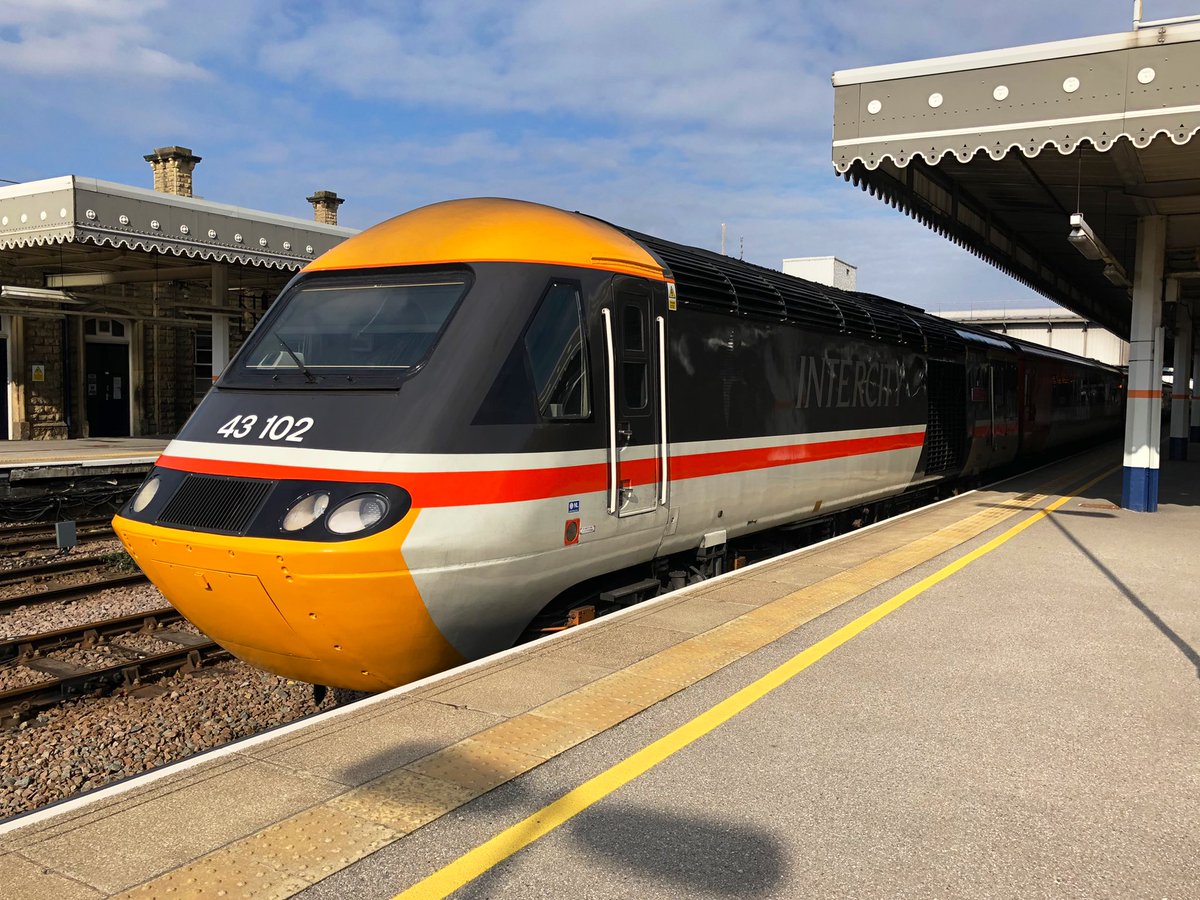 steelcitysnaps's tweet image. This sexy beast came through #Sheffield this morning! No. 43102 “The Journey Shrinker”, at 148.5mph it’s the world’s fastest diesel train, now restored to the #Intercity125 livery that it carried in the 80s when I was a lad!
@EastMidRailway #YesEMR
#SheffieldIsSuper