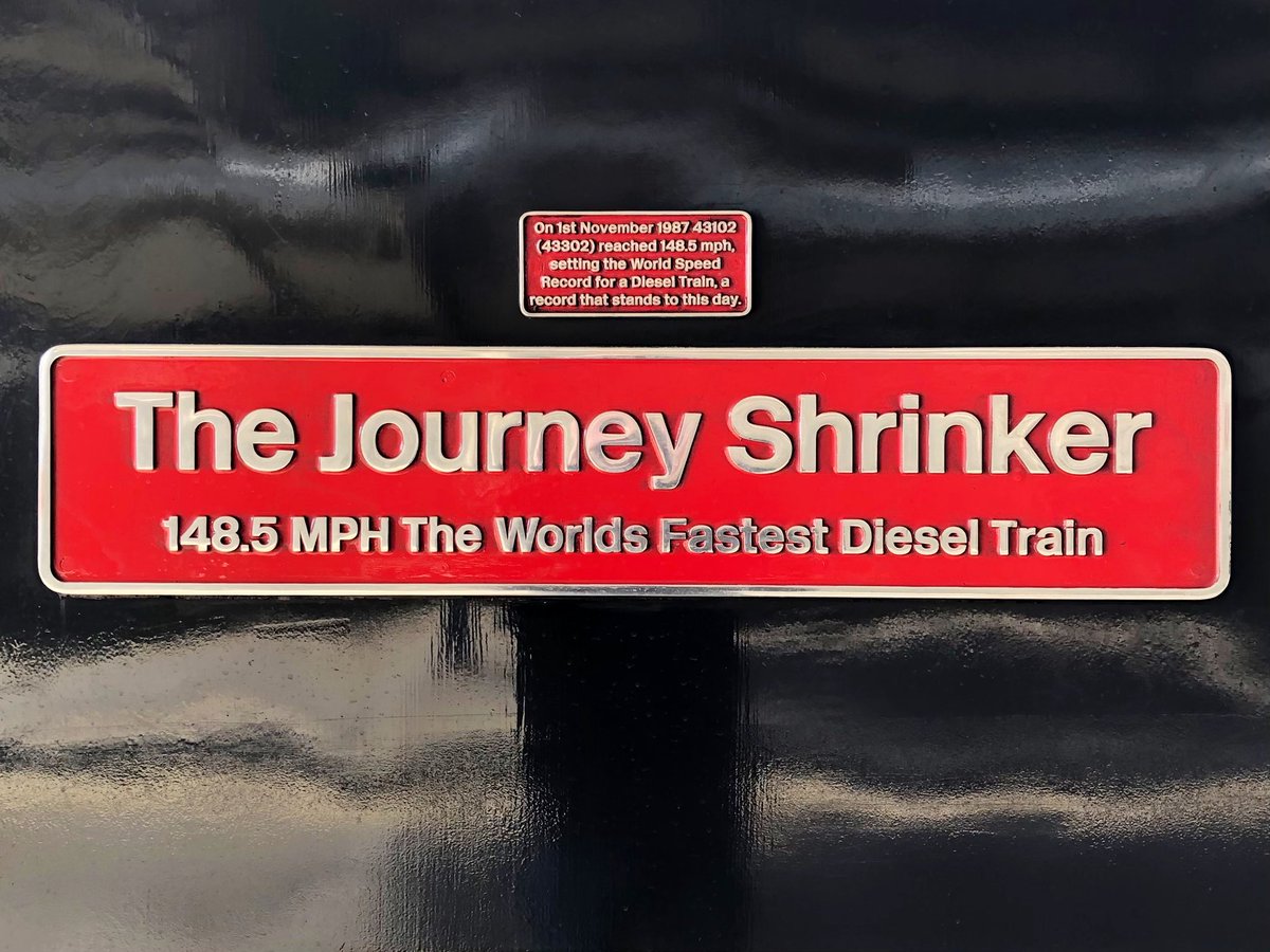 steelcitysnaps's tweet image. This sexy beast came through #Sheffield this morning! No. 43102 “The Journey Shrinker”, at 148.5mph it’s the world’s fastest diesel train, now restored to the #Intercity125 livery that it carried in the 80s when I was a lad!
@EastMidRailway #YesEMR
#SheffieldIsSuper