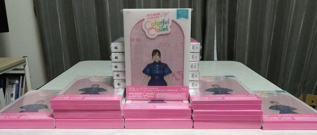 9ro3_tyn's tweet photo. 遅れてのご報告。
鬼頭明里1stLiveツアー「Colorful closet」BD発売記念の店頭抽選会で直筆サイン入りフォトパネルが当たりました😆
諦めずに回し続けてよかった😭
初のあかりん直筆サイン、大切に飾らせていただきます！
#鬼頭明里 
#Colorfulcloset 
#スマポ https://t.co/iPm0MBEwGj