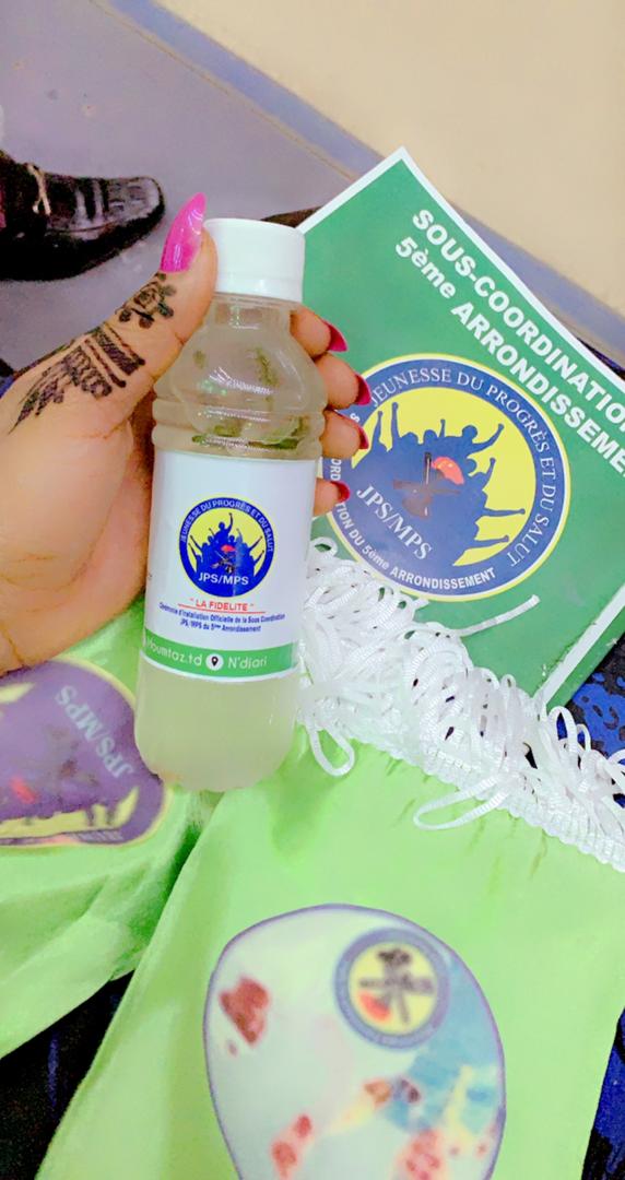 Moumtaz17's tweet photo. Et nos jolies bouteilles personnalisées alors 😍

Des jus naturels avec nos produits locaux lors de vos cérémonies est possible avec Moumtaz 🔥

#Consommons_bio
#Consommons_local
#Moumtaz_le_goût_qui_fait_la_différence https://t.co/6WSBqGvDII