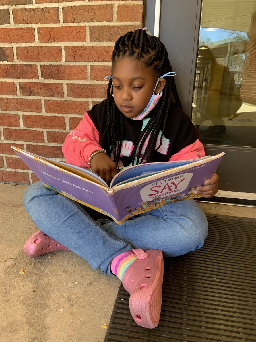 Ms_Harpe's tweet photo. We can read anywhere!!!! 📚 #ReadAcrossAmericaWeek #Pridein5 #Firstin5 https://t.co/03MGvFv6yH