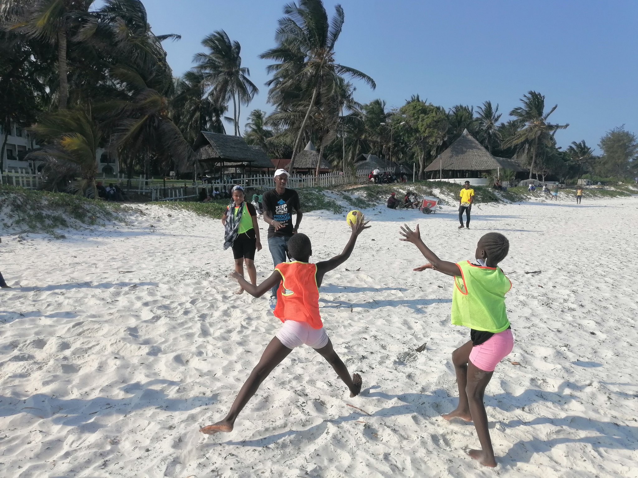 Kenya Beach Handball on X: "Beach handball training ongoing at nyali Beach  with the kids (U12) , #coachTitus #BeachHandball ❤️  https://t.co/8IsnfGYQRi" / X