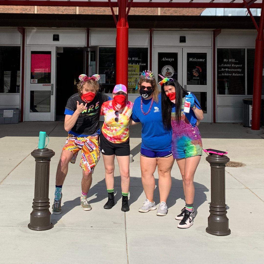 At Deerfield Park District you're supported by a fun and lively team. 

Now hiring for camp, aquatics and golf course positions. Apply today! 

deerfieldparks.org/jobs/