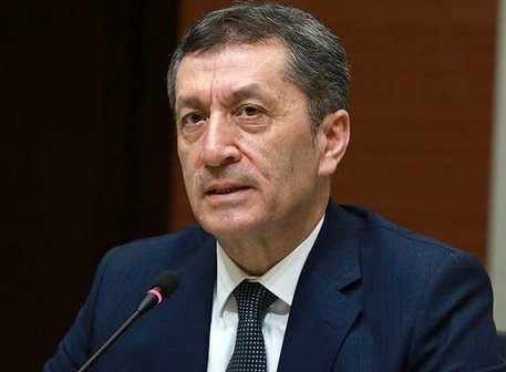 eliifgures's tweet photo. Gelecek nesil bu ikisi arasındaki farkı anlamayacak #öğrencilerölmekistemiyor https://t.co/i8JDqULTyh