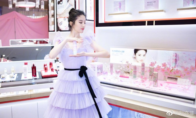 Yifei's Sina ม.ค.-เม.ย. 2564 Ev4cI18UYAklvoM?format=jpg&name=small