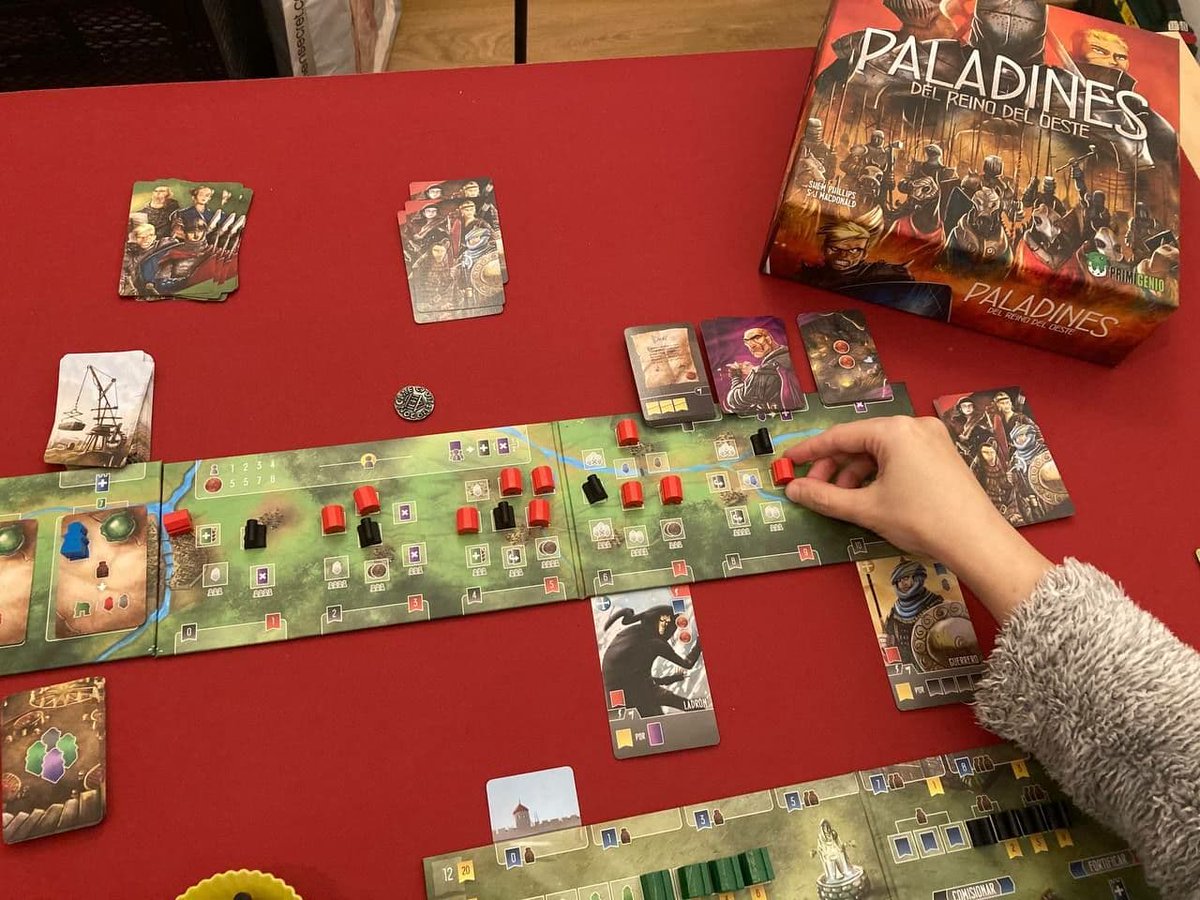 acmueveficha's tweet photo. Jugando al #paladinesdelreinodeloeste de @EdPrimigenio
#juegosdemesa #games #edicionesprimigenio https://t.co/HOEOnU7rHF