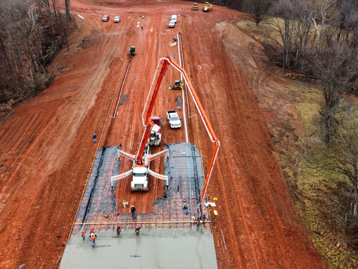 PottersUsa's tweet photo. 2 days on and the #concretepad is almost complete! We think this #dronephotography is amazing, what do you think? 

#potterspoultryusa #turnkeyprojects #dalethelegend #thankyoufarmers https://t.co/iWfePoGibh