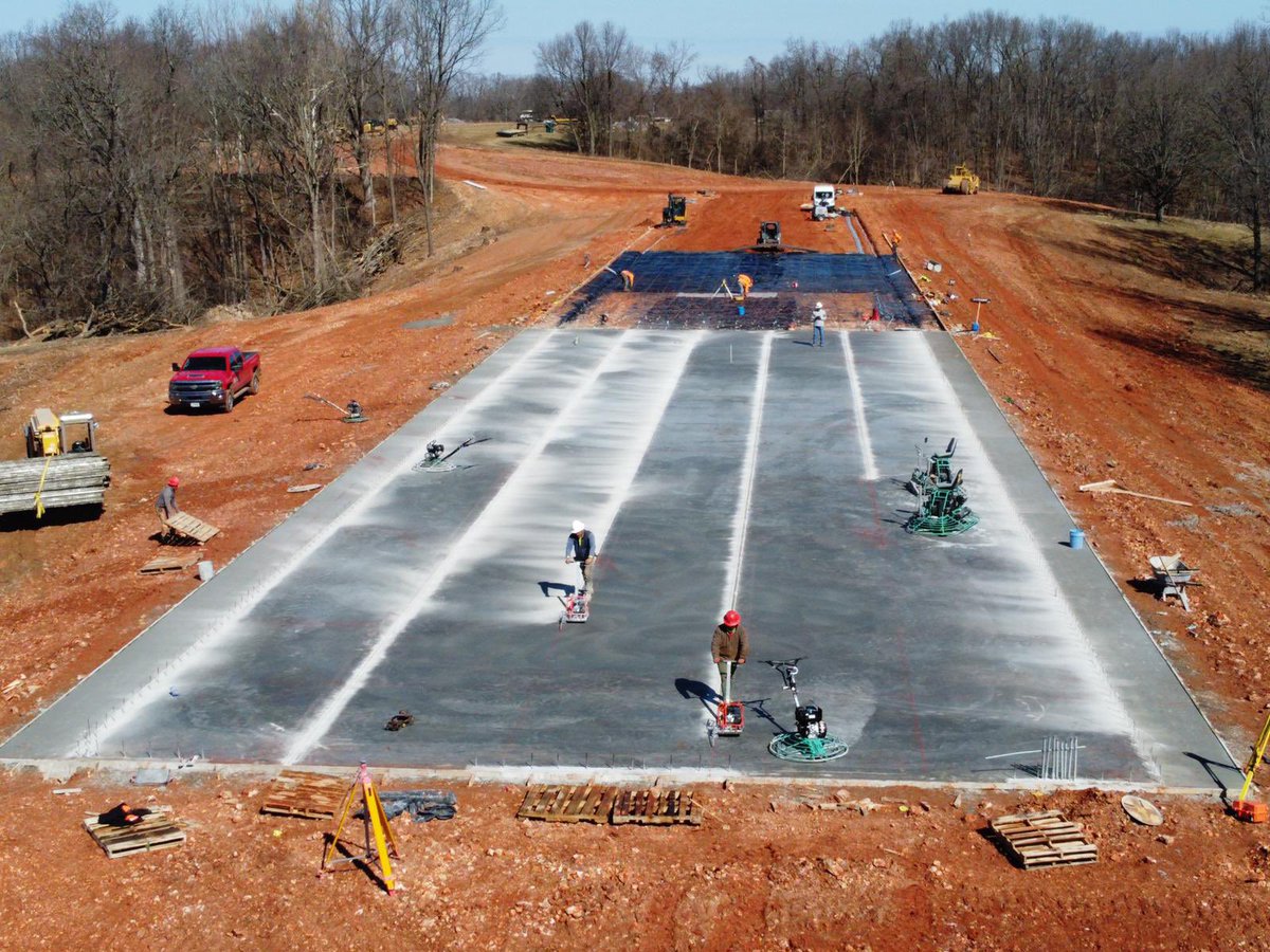 PottersUsa's tweet photo. 2 days on and the #concretepad is almost complete! We think this #dronephotography is amazing, what do you think? 

#potterspoultryusa #turnkeyprojects #dalethelegend #thankyoufarmers https://t.co/iWfePoGibh