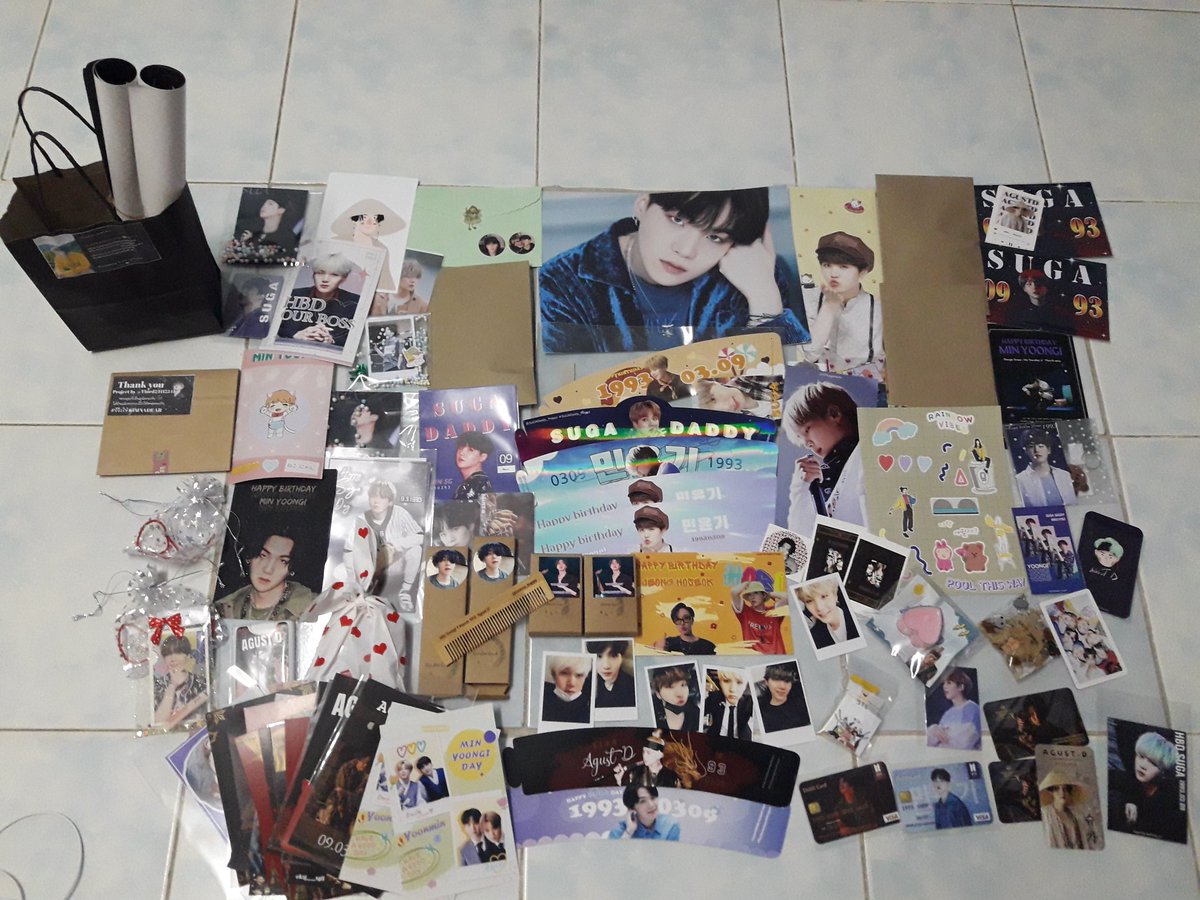 MuayLyMuayLy's tweet photo. ขอบคุณของแจกทุก ๆ ชิ้นเลยนะคะ น่ารักมาก ๆ ทุกชิ้นเลยค่ะ ไว้เจอกันใหม่นะคะ วันนี้อบอุ่นมาก ๆ ได้เจอกับอาร์มี่ทุกคน มีความสุขมากค่ะ อิอิ 💜💜💜💜💜💜💜
#Yoongiland_TH #SUGADaddy_Project
#TheGreatAgustDProject https://t.co/ItnbpLHsUp